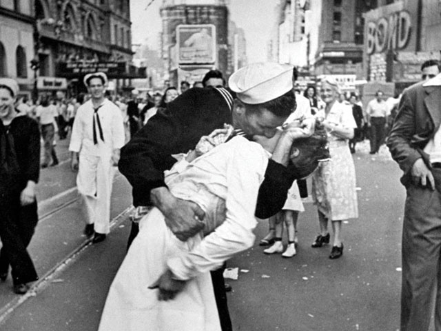 Robert Doisneau la Storia del "Bacio davanti all'hotel De